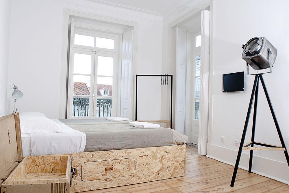 No Limit Bairro Alto Hostel ลิสบอน ภายนอก รูปภาพ