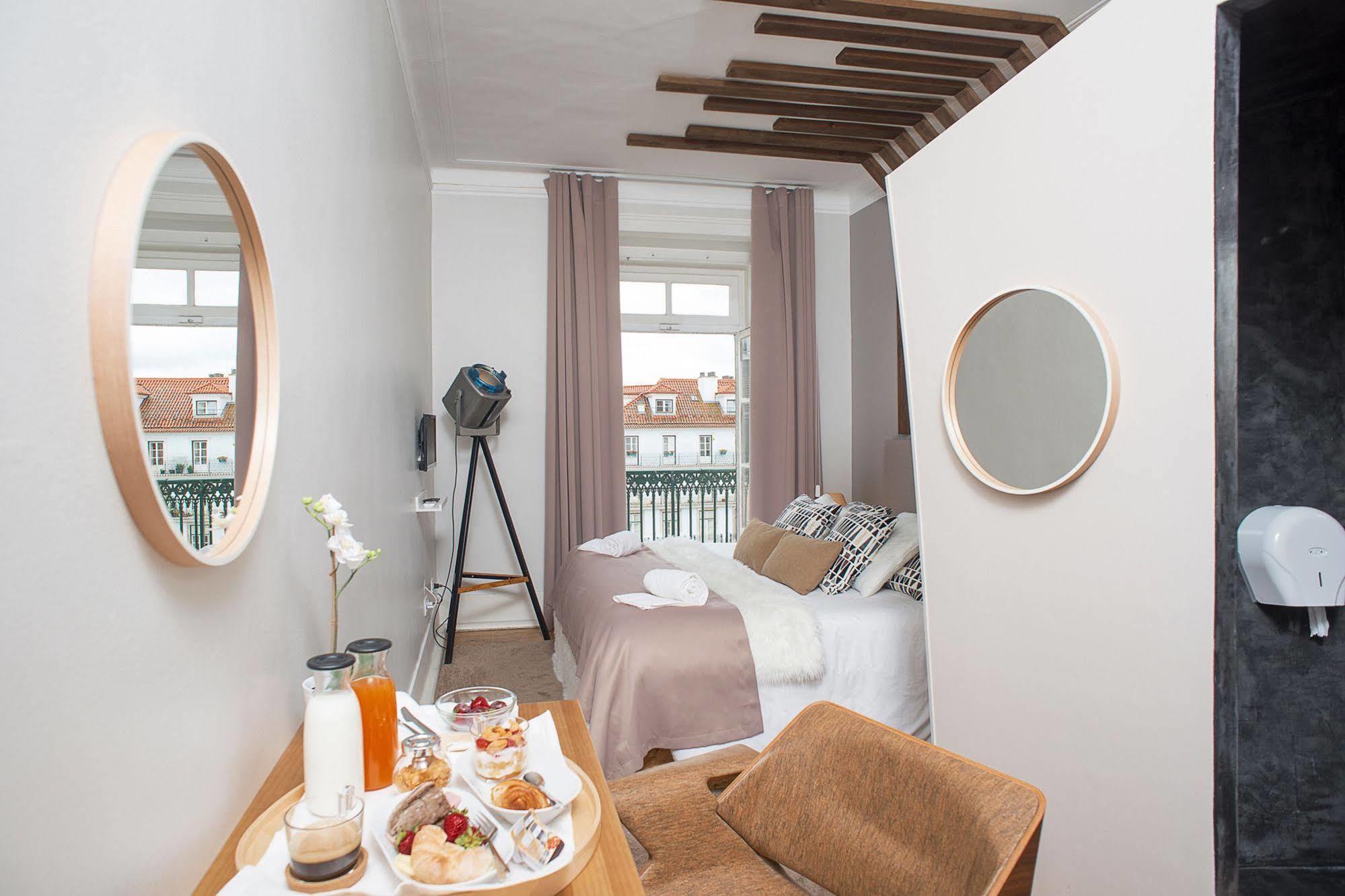 No Limit Bairro Alto Hostel ลิสบอน ภายนอก รูปภาพ