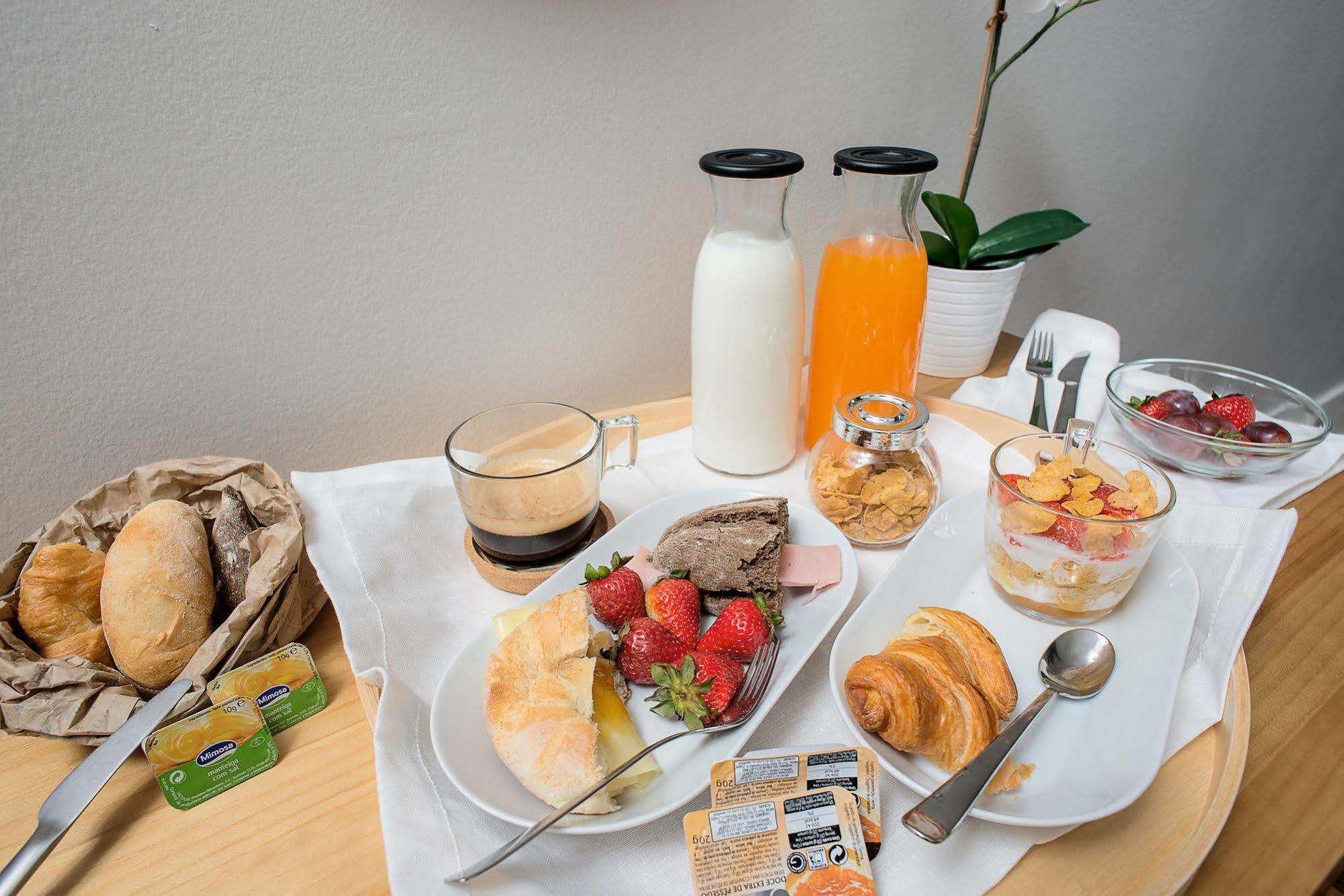 No Limit Bairro Alto Hostel ลิสบอน ภายนอก รูปภาพ