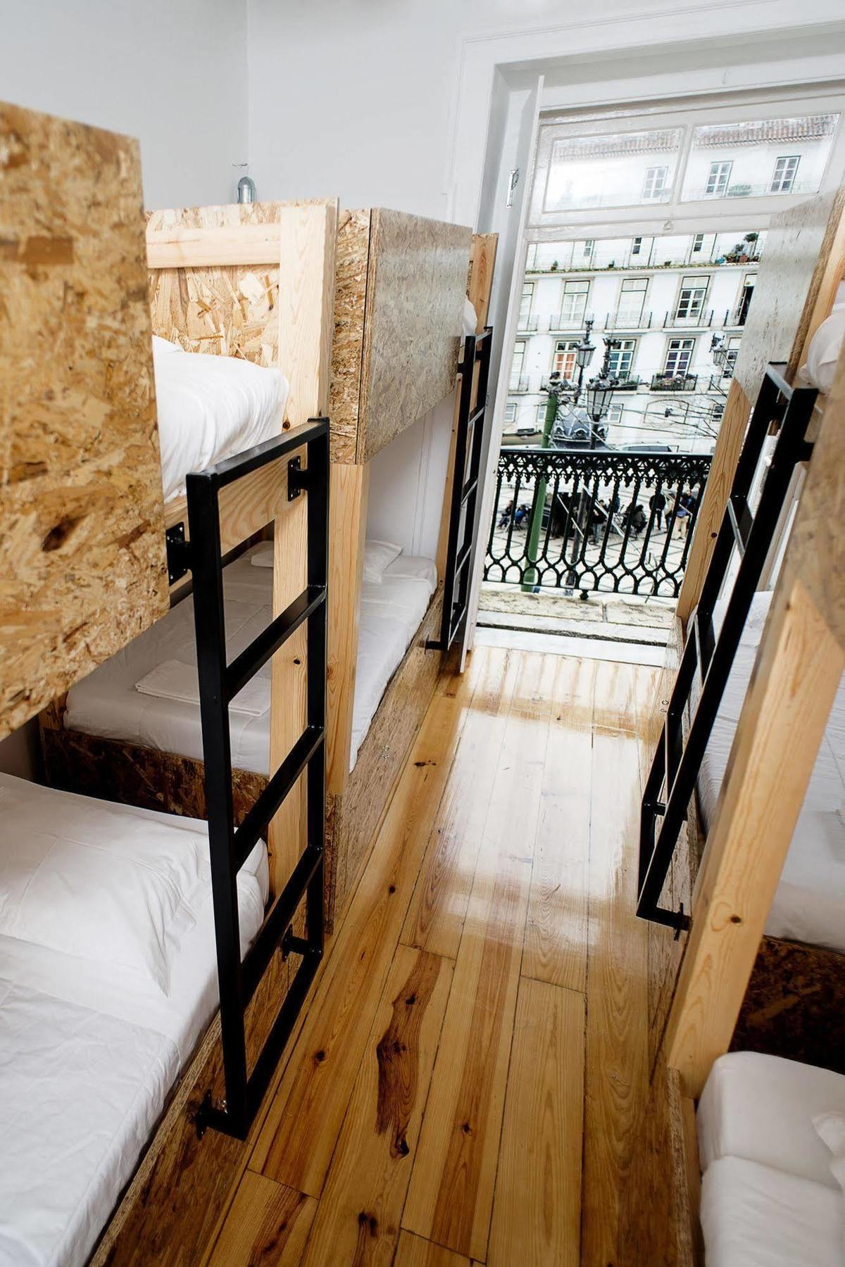 No Limit Bairro Alto Hostel ลิสบอน ภายนอก รูปภาพ