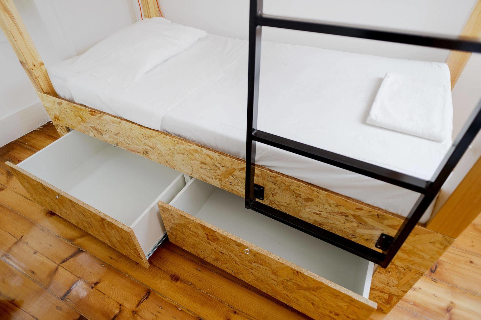 No Limit Bairro Alto Hostel ลิสบอน ภายนอก รูปภาพ