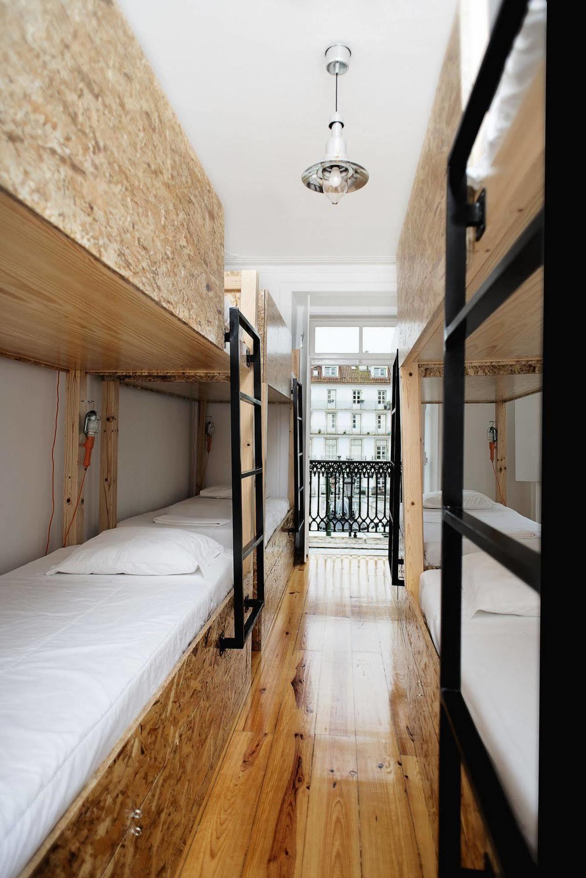 No Limit Bairro Alto Hostel ลิสบอน ภายนอก รูปภาพ