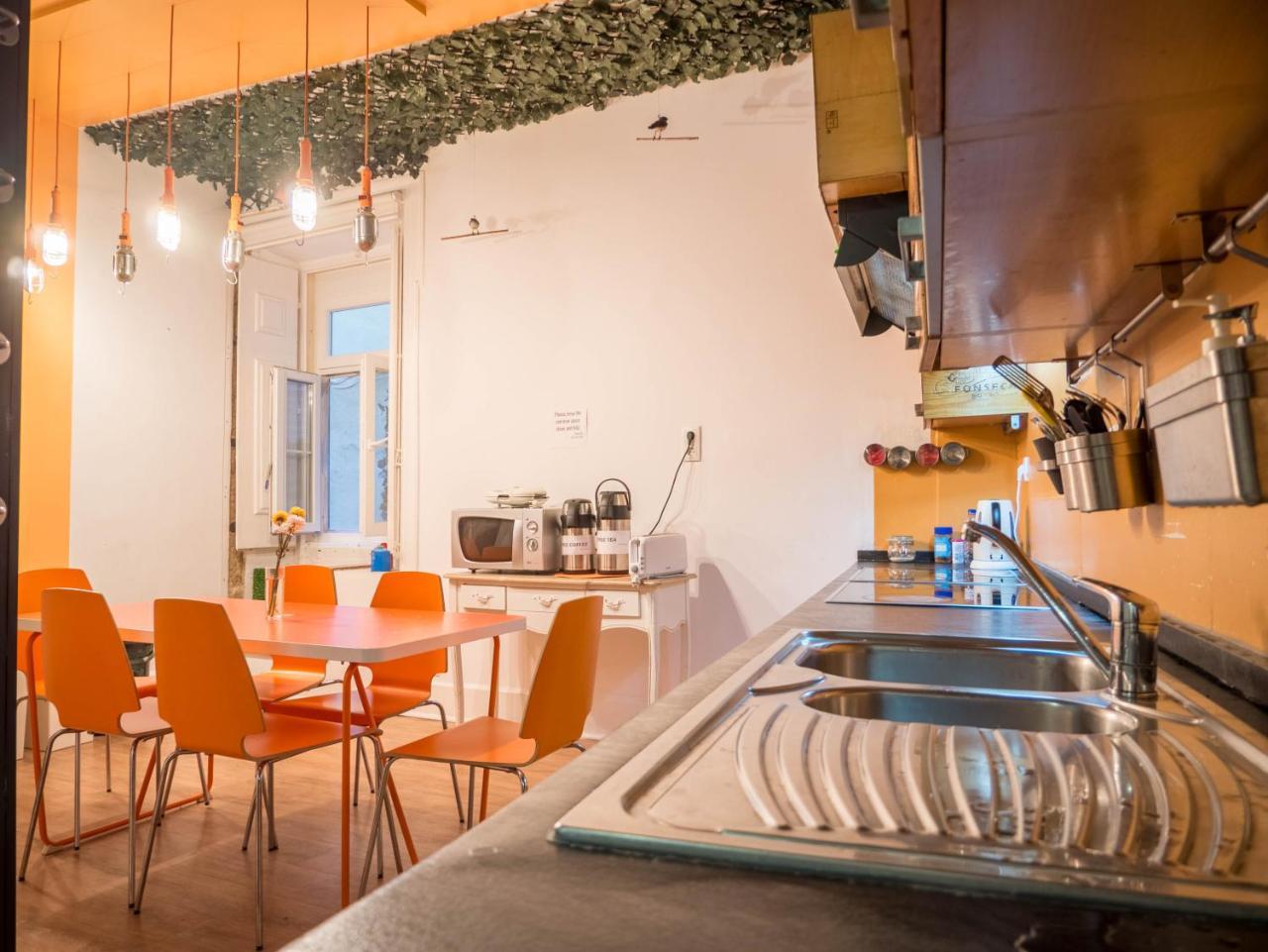 No Limit Bairro Alto Hostel ลิสบอน ภายนอก รูปภาพ
